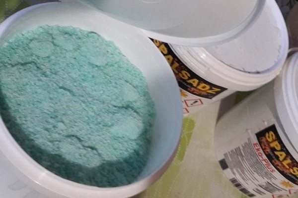 Application de catalyseur en poudre
