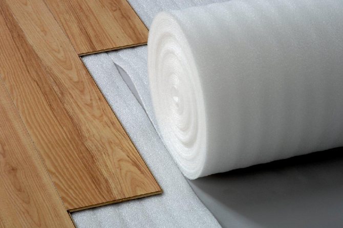 Application de mousse de polyéthylène non réticulée roulée
