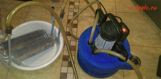 Rinçage de l'échangeur de chaleur d'une chaudière à gaz avec de l'acide citrique