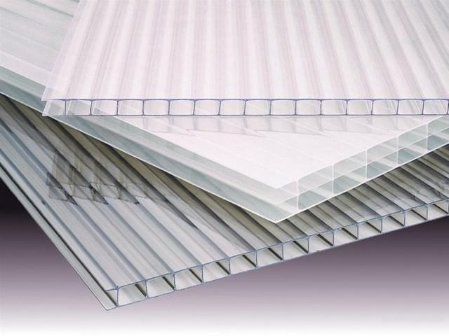 Polycarbonate transparent pour l'installation de la couche de protection du collecteur d'air