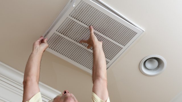 Grille pour conduit de ventilation dans la maison