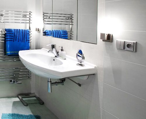 Prises dans la salle de bain: où et lesquelles peuvent être installées