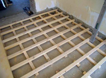 Passer entre les solives de plancher