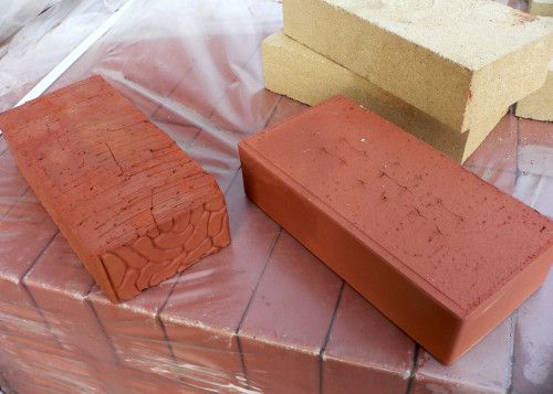 Argile réfractaire et briques rouges
