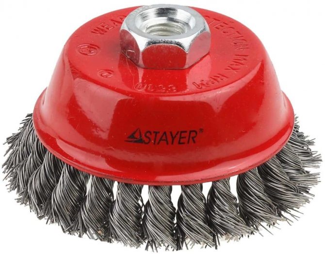Brosse pour nettoyer le métal sur le moulin