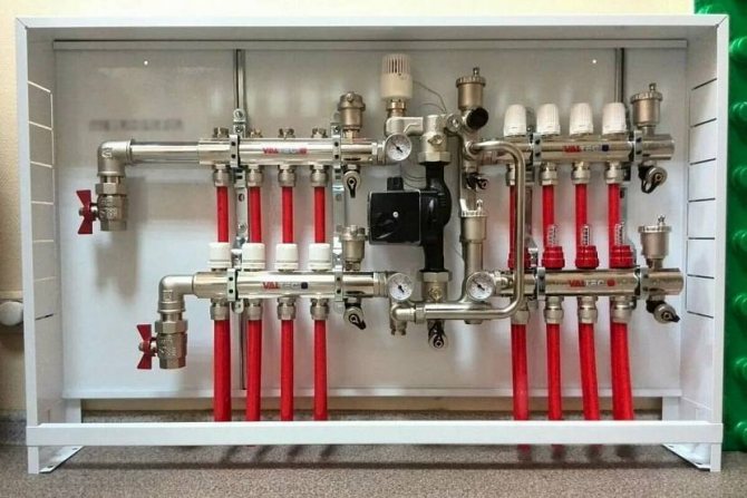 Armoire avec bloc manifold connecté
