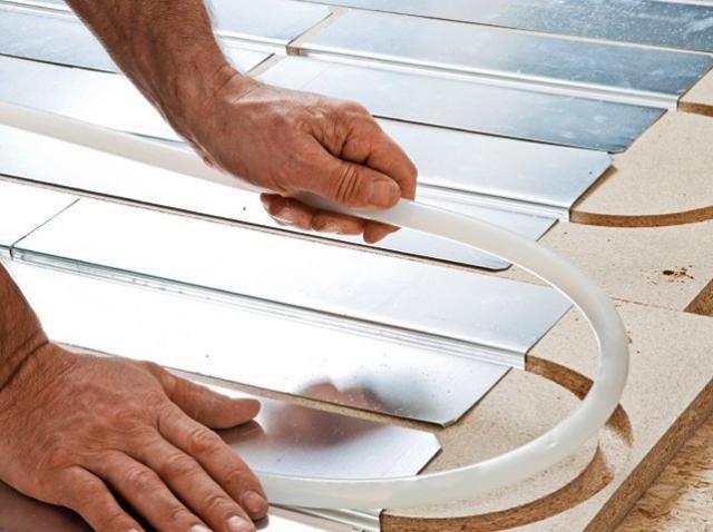 En conséquence, avec la méthode de rack, les tuyaux sont posés entre les rails