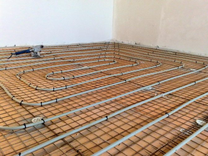 La technologie de pose d'un sol chaud sur penoplex est assez simple et l'installation de ce type est possible de vos propres mains