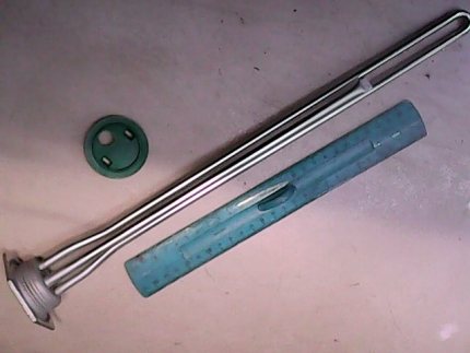 Élément chauffant avec un long tube