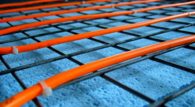 Plancher chaud fait de matériaux de qualité