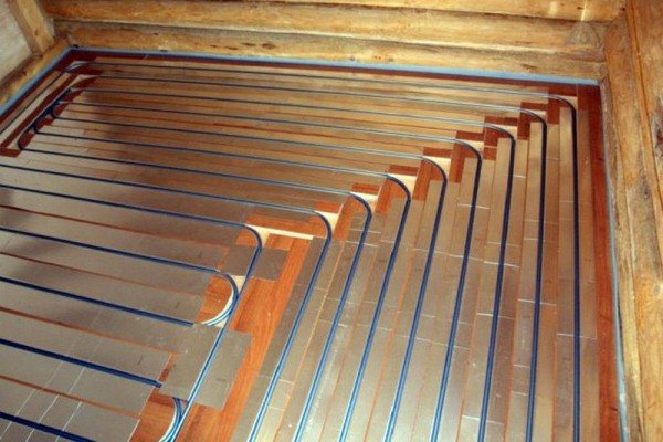 Plancher chaud sur bûches de bois
