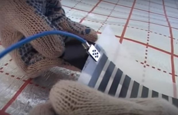 Sol chaud sous la moquette: film ou eau, technologie d'installation, avis