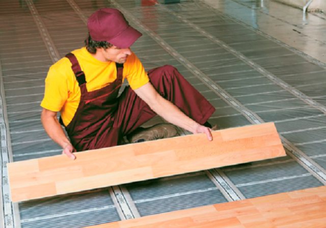 Sol chaud sous la moquette: film ou eau, technologie d'installation, avis