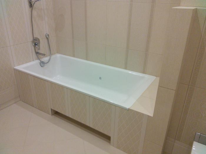 boîte en placoplâtre installée sous la salle de bain