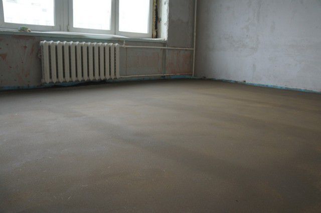 Dispositif de chape de sol dans une maison privée