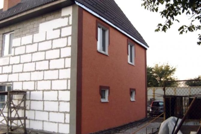 Isolation d'une maison privée avec de la mousse