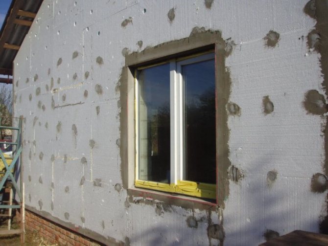 Réchauffer une maison avec de la mousse de polystyrène: comment recouvrir correctement une maison avec de la mousse de polystyrène de vos propres mains?