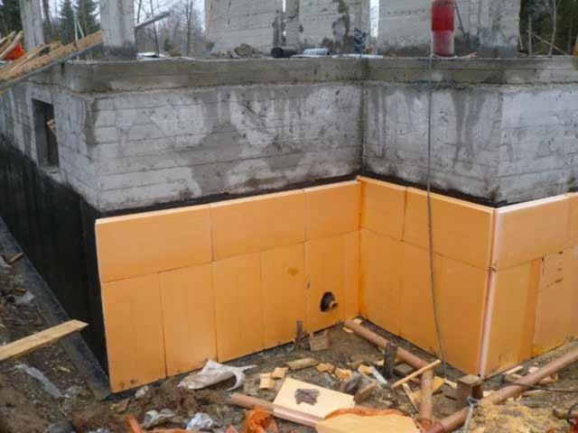 Isolation du sous-sol de la baignoire avec penoplex