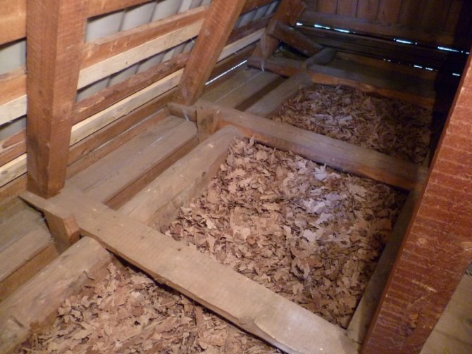 Isolation avec de la sciure de bois