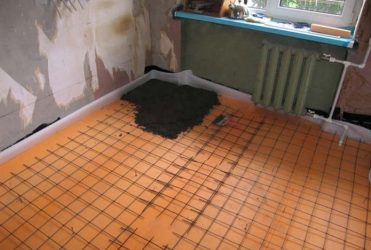 Isolation du sol avec du polystyrène expansé sous la chape