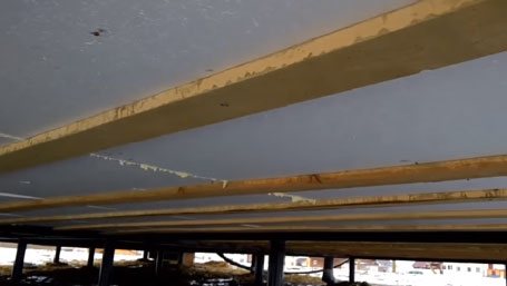 Isolation du plancher du premier étage avec du polystyrène TM15