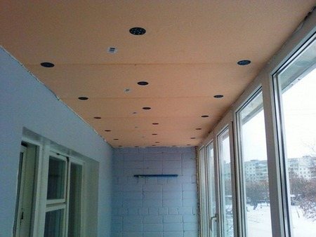 isolation du plafond sur la loggia