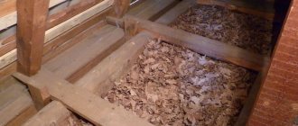Isolation du plafond avec de la sciure de bois