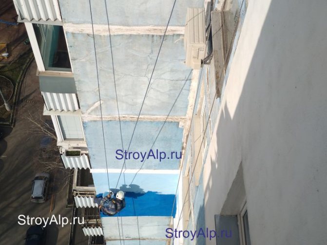 Isolation des murs de la façade d'une maison en panneaux