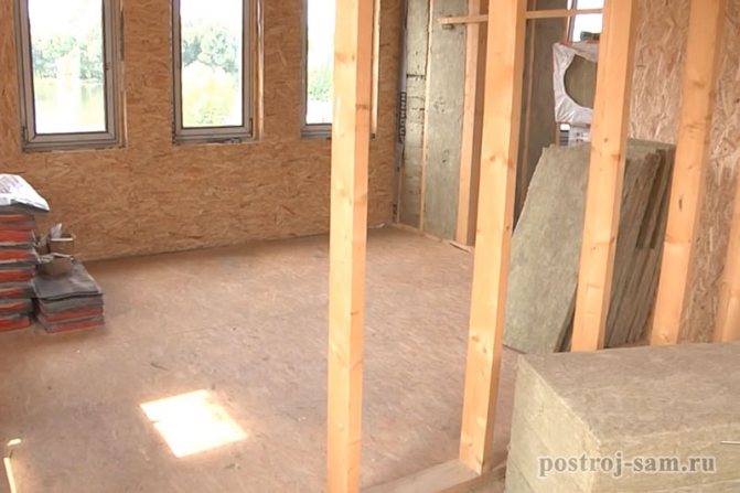 isolation des murs intérieurs d'une maison à ossature