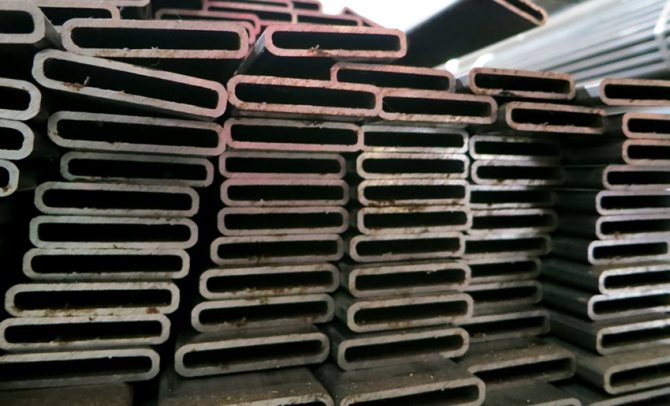 Dans la construction, des tuyaux d'une épaisseur moyenne de paroi de 8 à 12 mm sont utilisés.