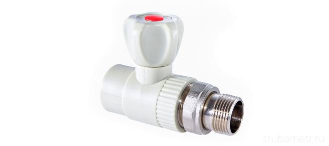 Valve en polypropylène sur fond blanc