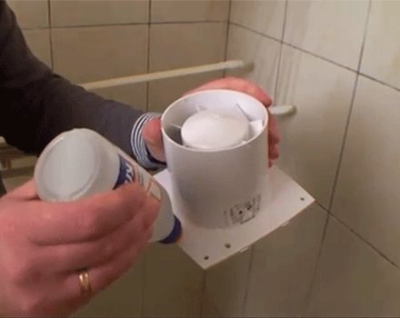 Ventilation dans la salle de bain: installation d'un ventilateur