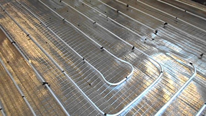 Plancher d'eau de garage