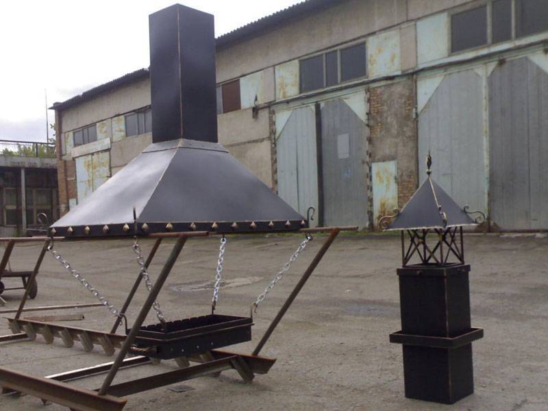 Parapluie d'échappement sur le barbecue