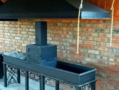 Parapluie d'échappement sur le barbecue