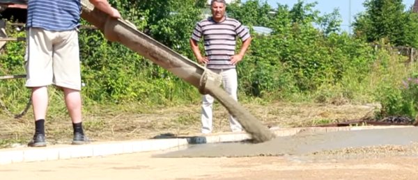 Couler une couche de béton maigre