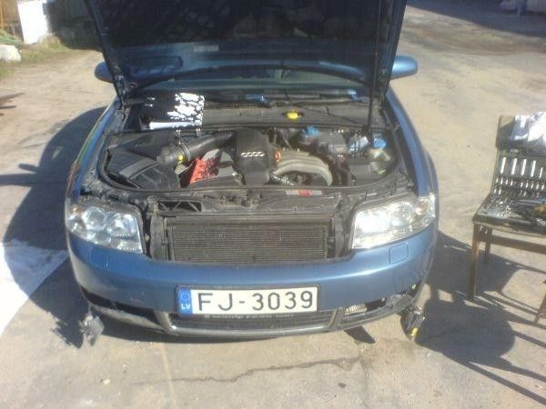 Remplacement du régulateur de phase et de la soupape de dérivation d'huile sur l'Audi A4 8E 2.0 ALT