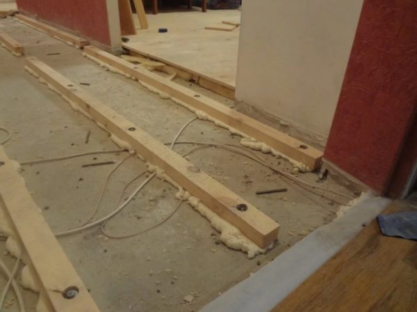 Fixation rigide du retard grâce à la mousse de polyuréthane